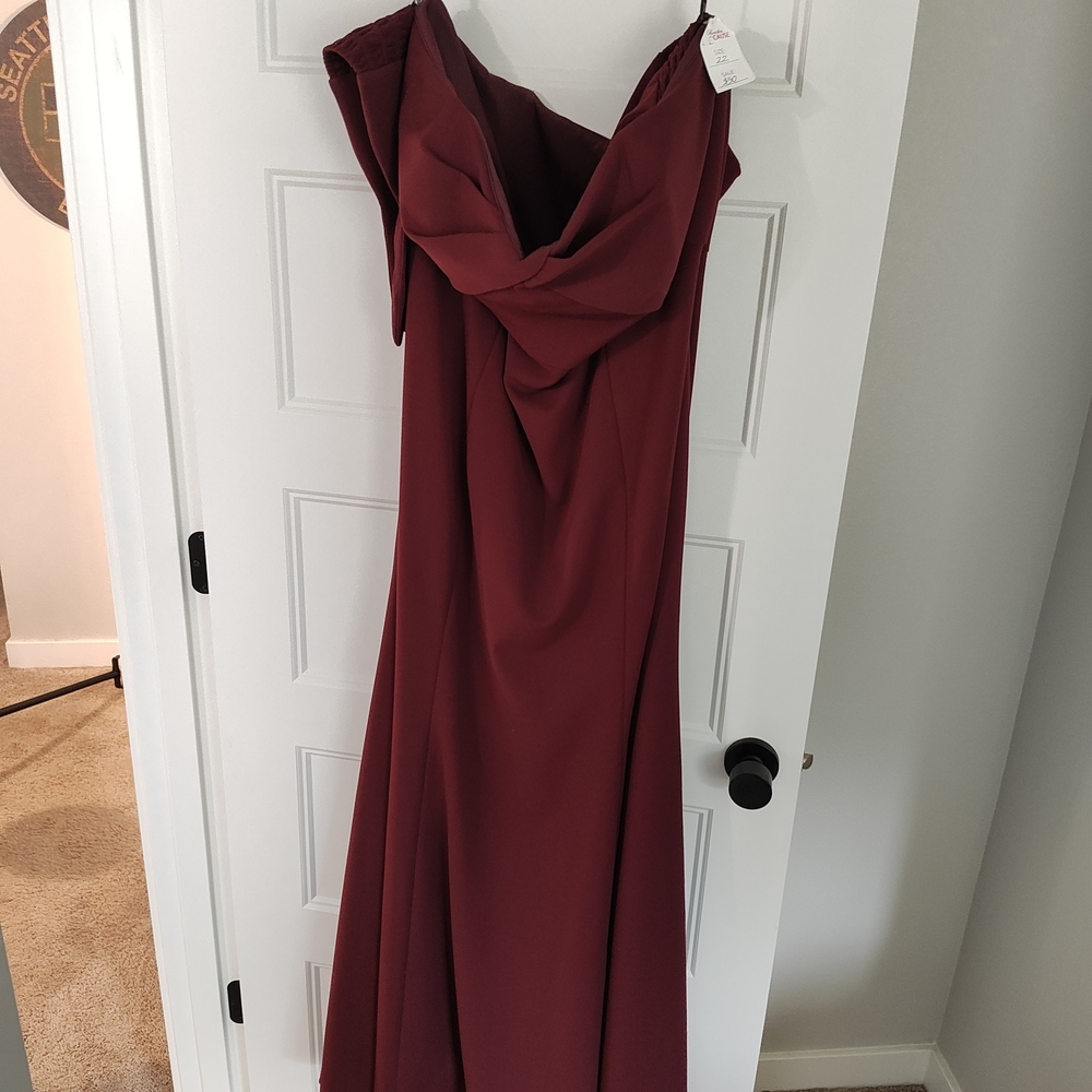Watters&Watters Burgundy Formal Dress